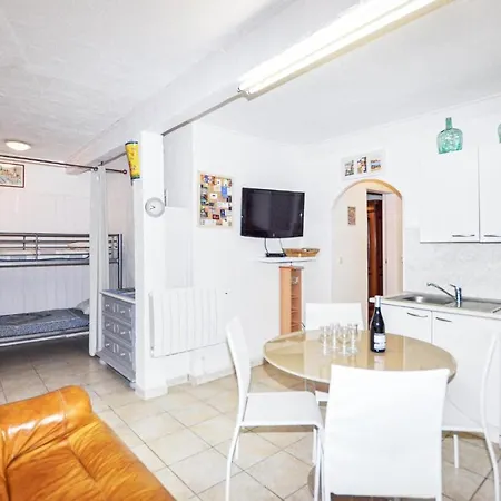 Дом отдыха Awesome In With 2 Bedrooms And Wifi Коллиур