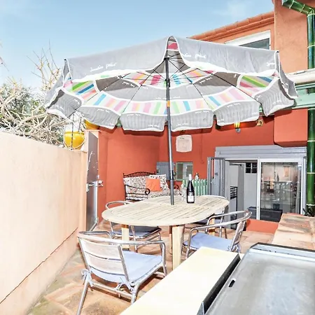Awesome In With 2 Bedrooms And Wifi Дом отдыха *
