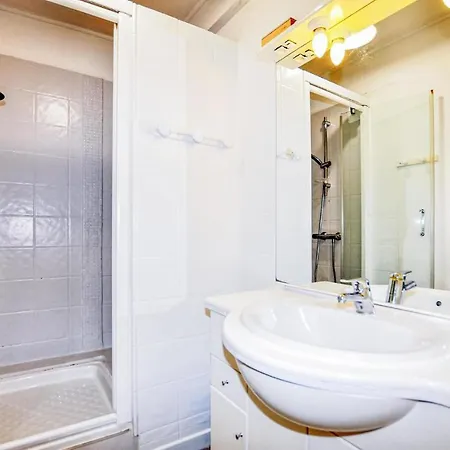 Awesome In With 2 Bedrooms And Wifi Дом отдыха Коллиур